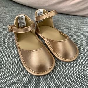 Janie and Jack gold girls shoes NWOT